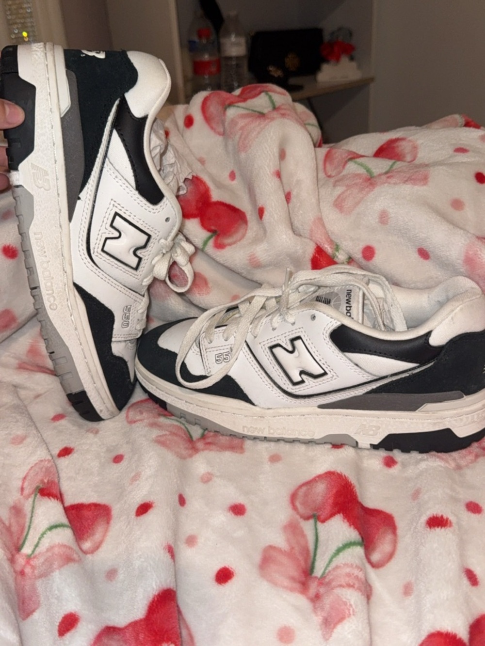 New Balance 550 Classic Sneaker in White and black . Size 5.5 in men’s and 7 w